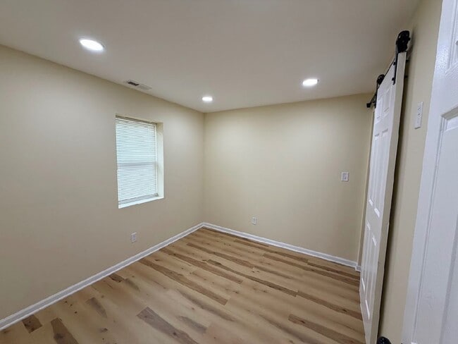 Building Photo - Stylish Renovated Home ! Move in Specials!