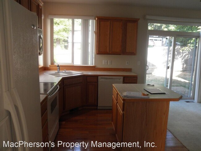 Building Photo - 3 br, 2.5 bath House - 7526 NE 204th Pl