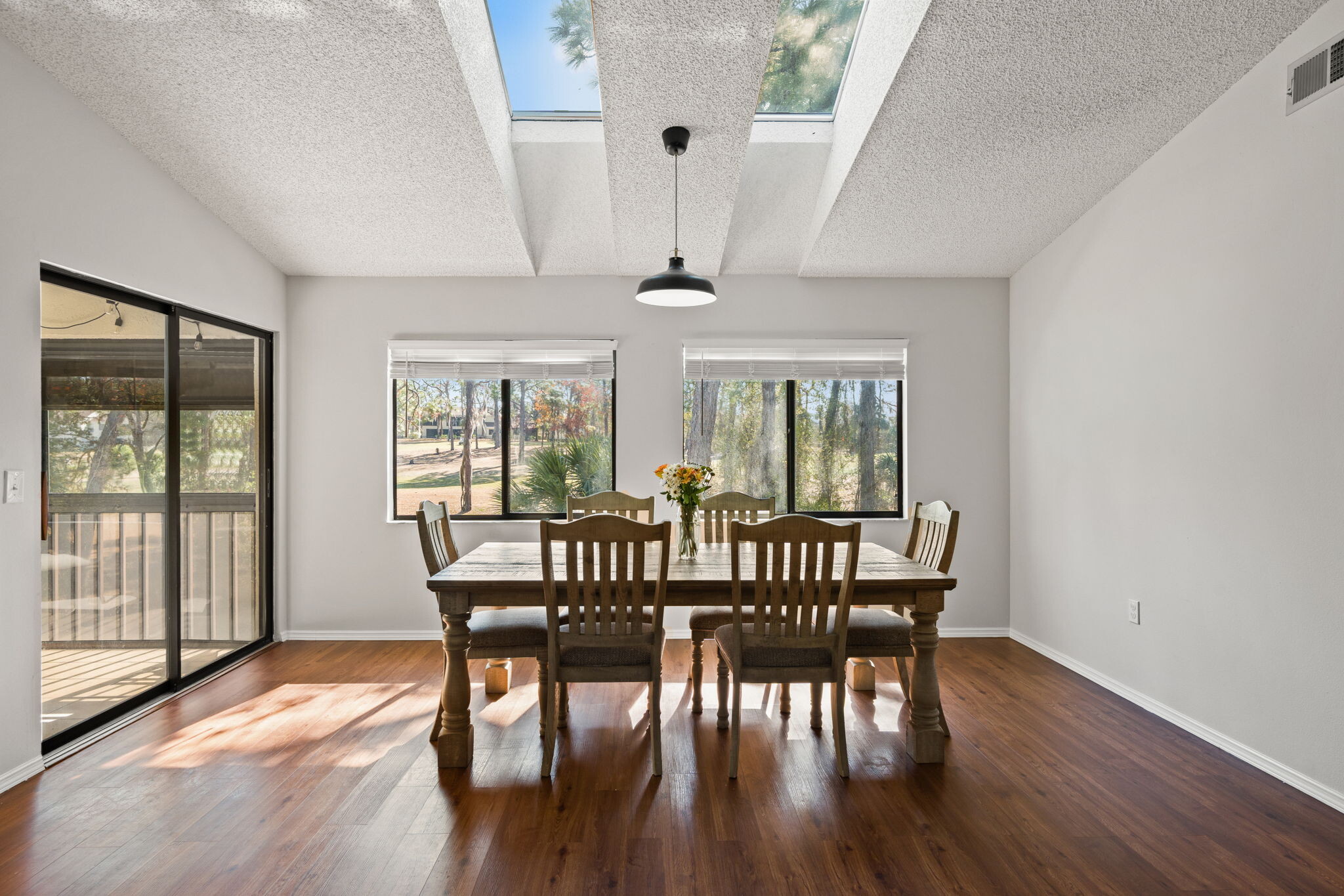 Building Photo - 8006 Picketts Ct