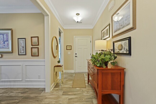 Building Photo - 10 Chicory Ct