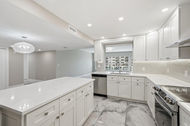 Building Photo - 3550 Galt Ocean Dr