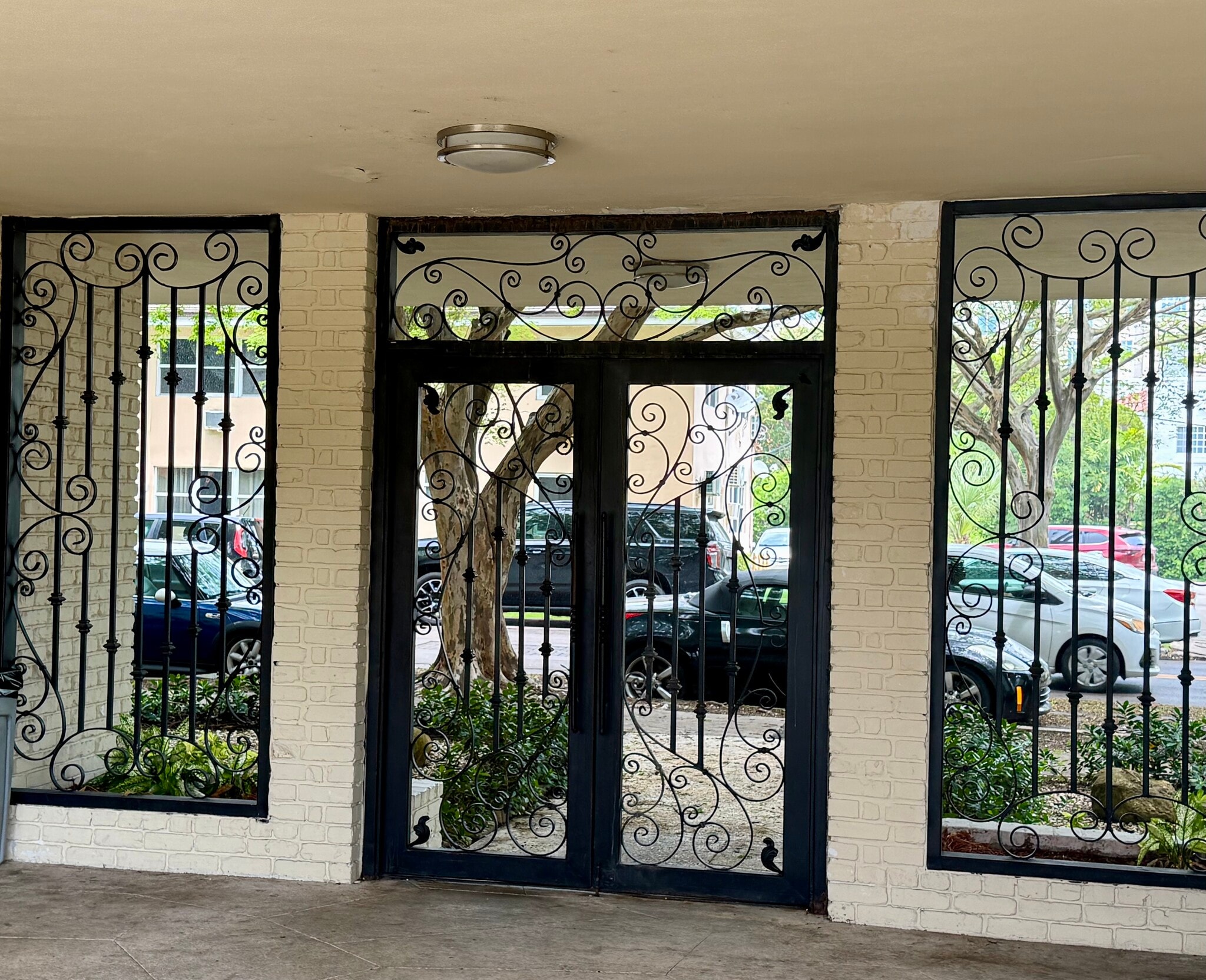 Building Photo - 1014 Salzedo St