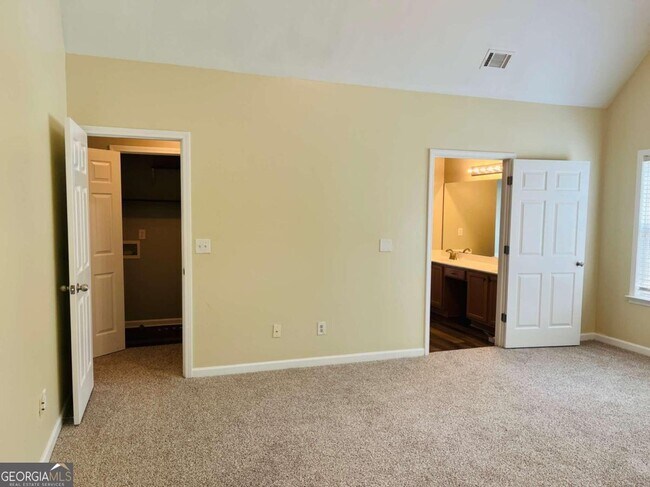 Building Photo - 26 Cliffhaven Cir