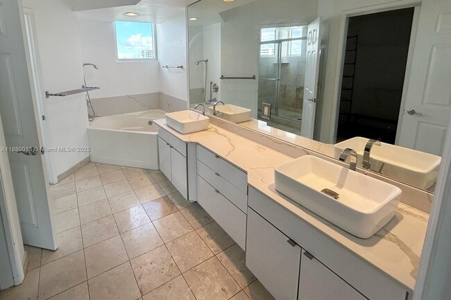 Building Photo - 3370 Hidden Bay Dr