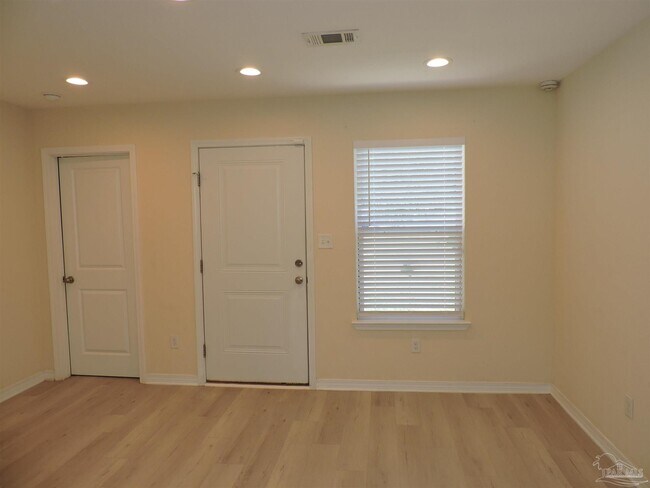 Building Photo - 1000 Polk Ave