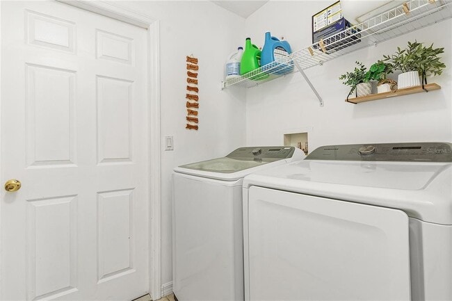 Building Photo - 810 SW 10th Pl