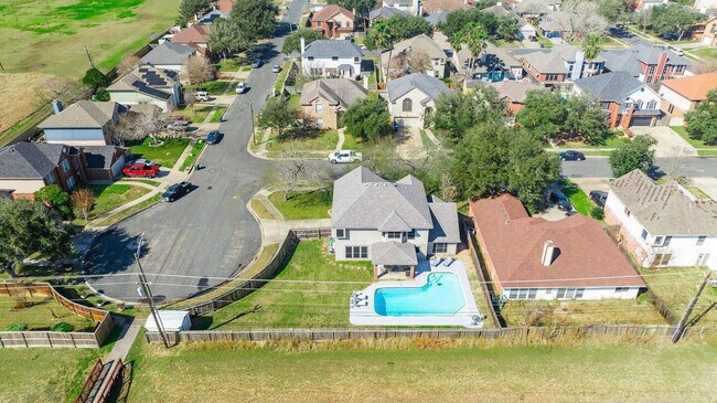 Building Photo - 7418 Lake Livingston Dr