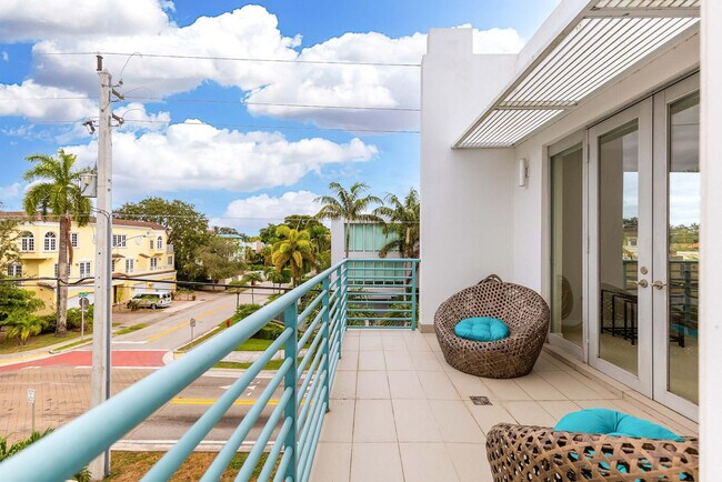 Building Photo - 1412 SE 2nd St