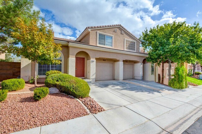 Building Photo - Renovated and Modern. This fantastic 2br in a gated community in Silverado Ranch has all the amen...