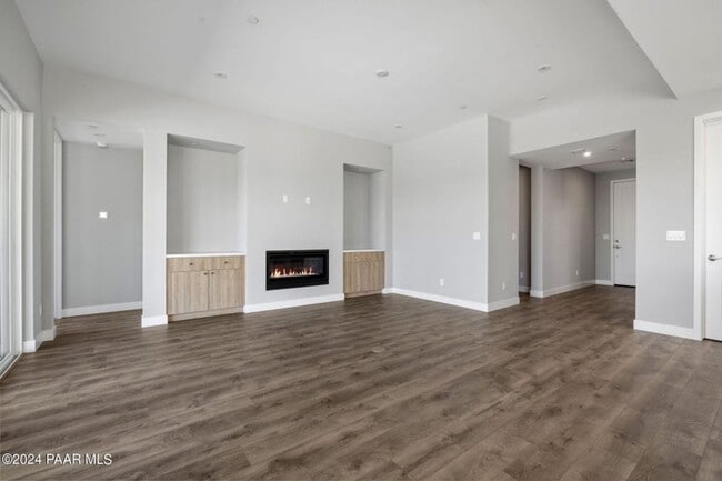 Building Photo - Beautiful Home in a Stunning 55+ Community...