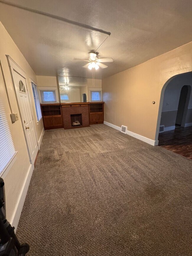 Building Photo - 103 N. Osborne