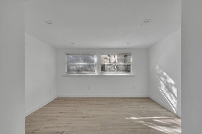 Building Photo - Charming 3 Bedroom, 2 Bathroom House!