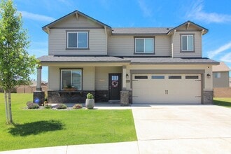 Building Photo - 4 Bedroom, 2.5 Bath Home in South Kennewick