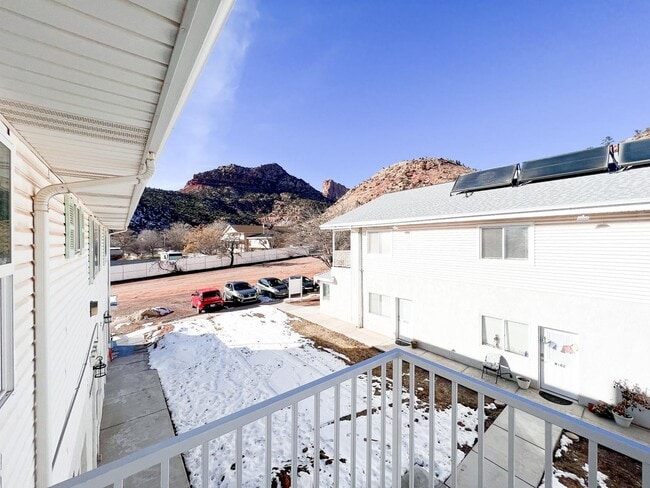 Building Photo - S205 Studio Apartment in Hildale *utilities included*