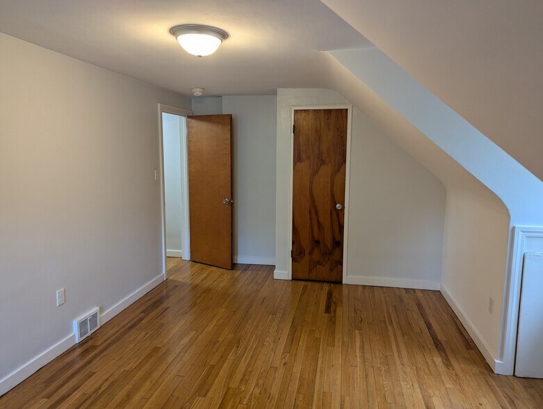 Larger Bedroom Alt View - 208 Easterly Pky