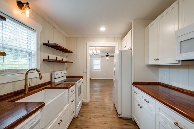 Building Photo - 6258 Campbellsville Pike