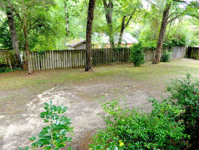 Building Photo - 744 McClure Dr