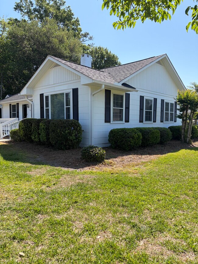 Building Photo - 305 12th Ave