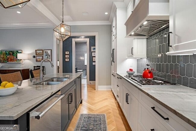 Building Photo - 407 8th St NE