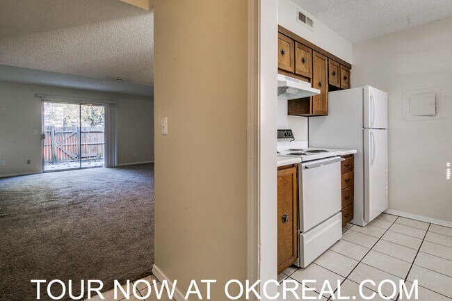 Building Photo - 1223 Lakecrest Dr