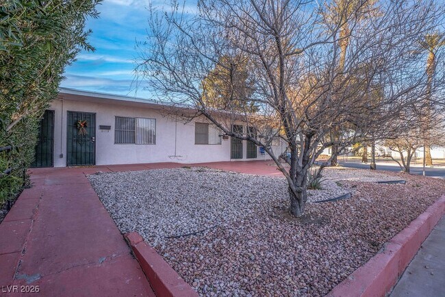 Building Photo - 342 S Water St