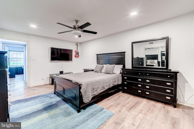 Building Photo - 6012 Westchester Dr