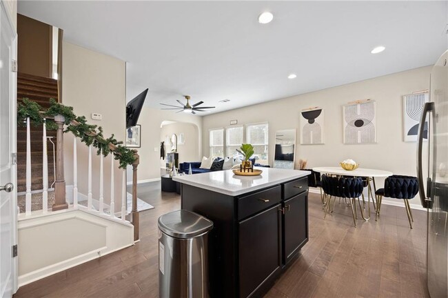 Building Photo - 5011 Longview Walk