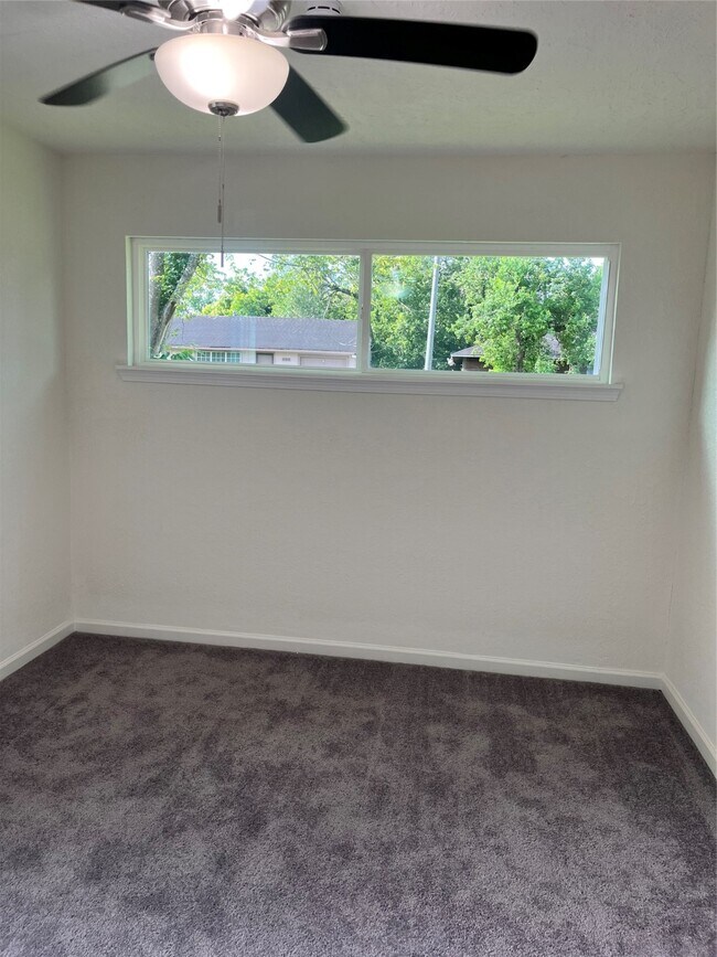 Building Photo - 5915 Beldart St