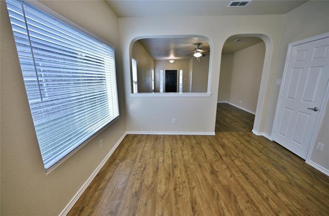 Building Photo - 916 Iona Dr