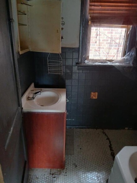 Building Photo - 4931 Plover Ave