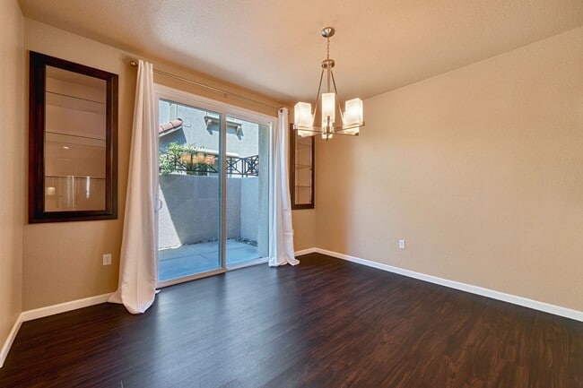Building Photo - Exceptional 3BR Condo in Folsom! Stylish U...