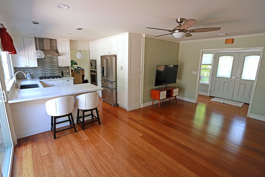 Building Photo - 530 Zircon Way