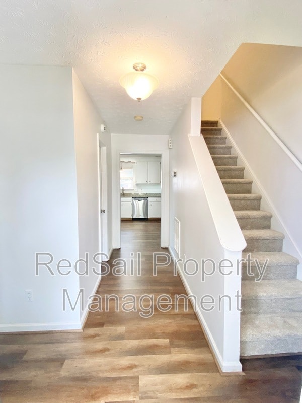 Building Photo - 534 Brightwood Ave