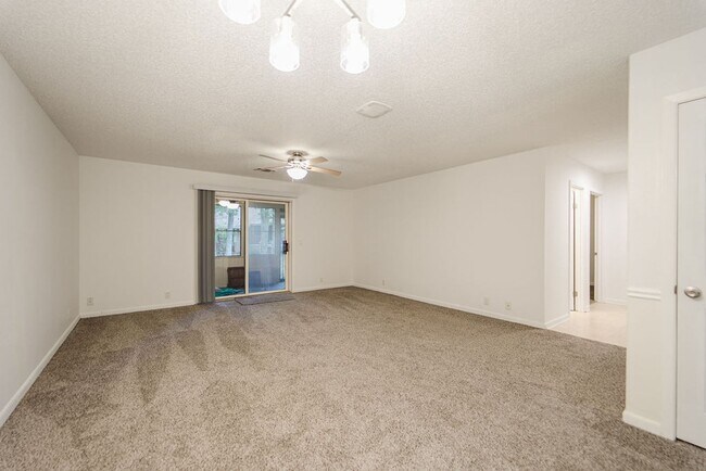 Building Photo - 26 Orantes Pl