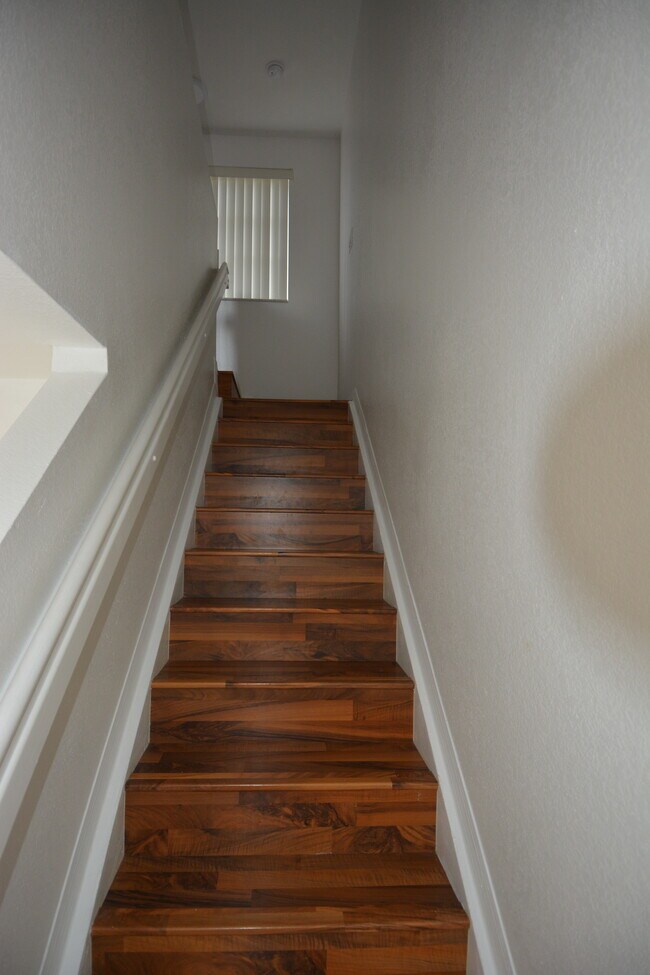 Building Photo - 324 NE 3rd St