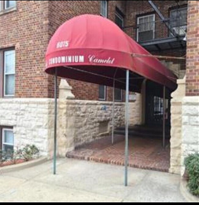 Primary Photo - 6015 JFK Blvd E