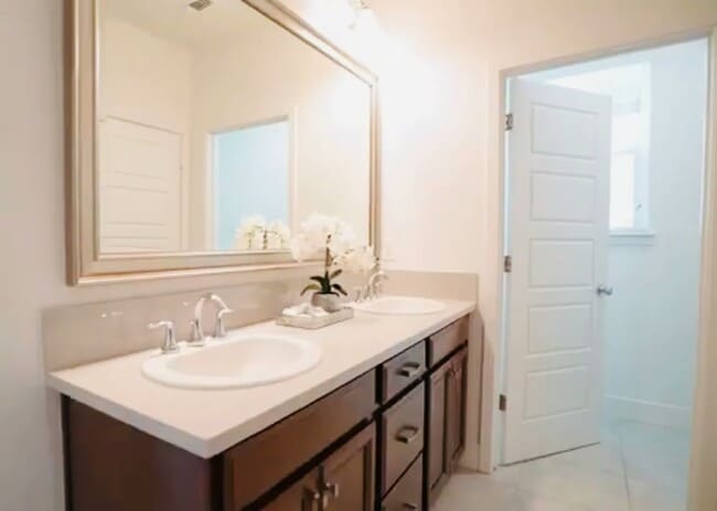Building Photo - 1646 S Macias Pl