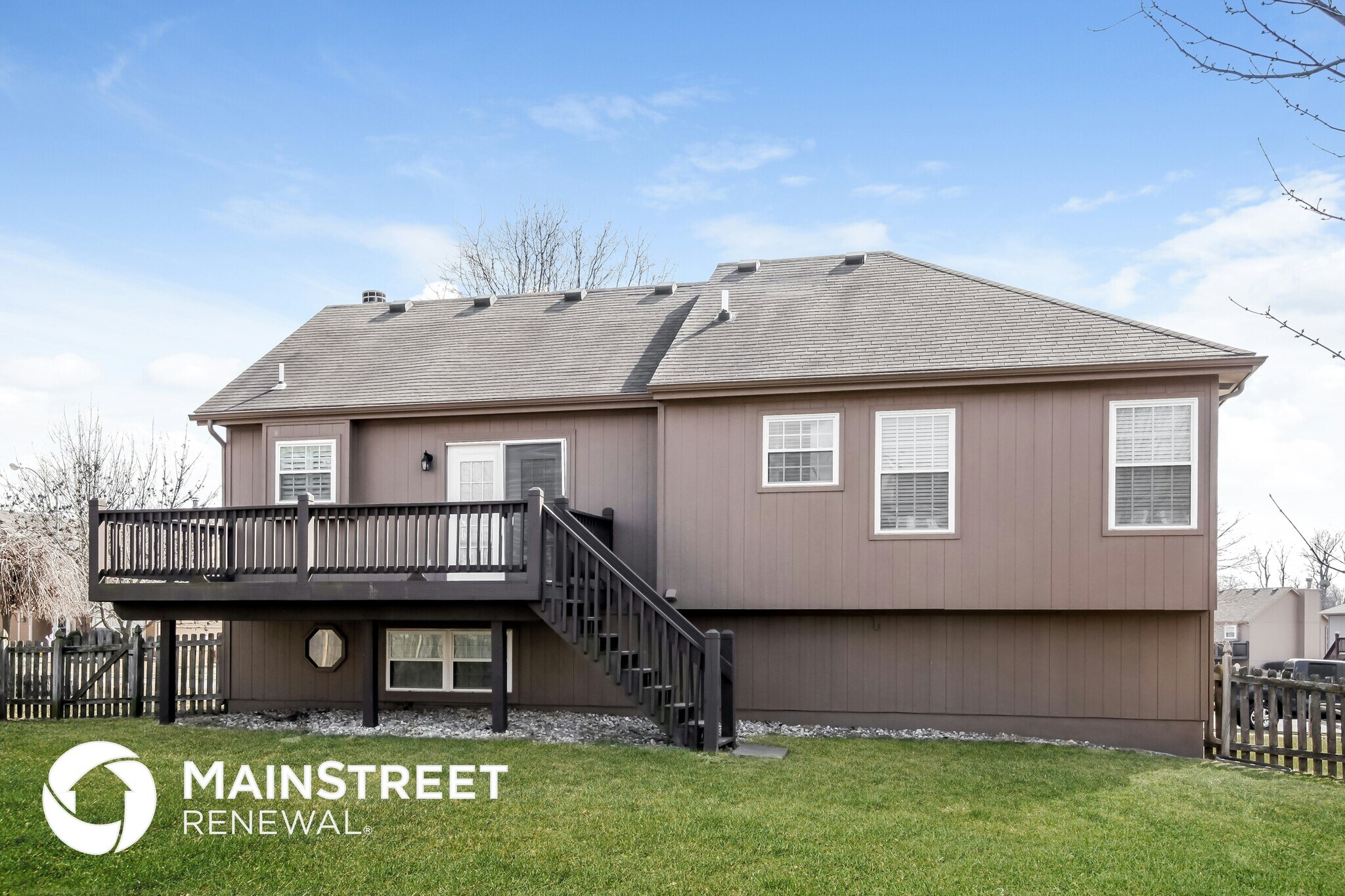 Building Photo - 1700 Cove Dr