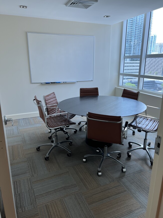 Building Photo - 950 Brickell Bay Dr