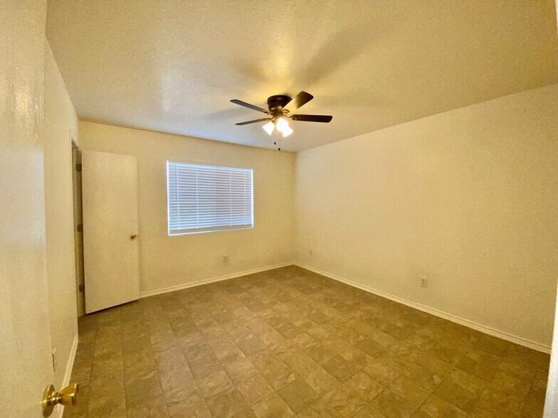 Building Photo - 3906 Gus Dr