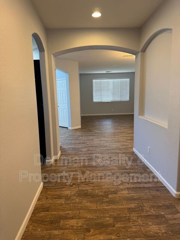 Building Photo - 10397 W Foothill Dr