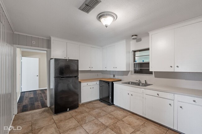 Building Photo - 2502 Ormond Pl