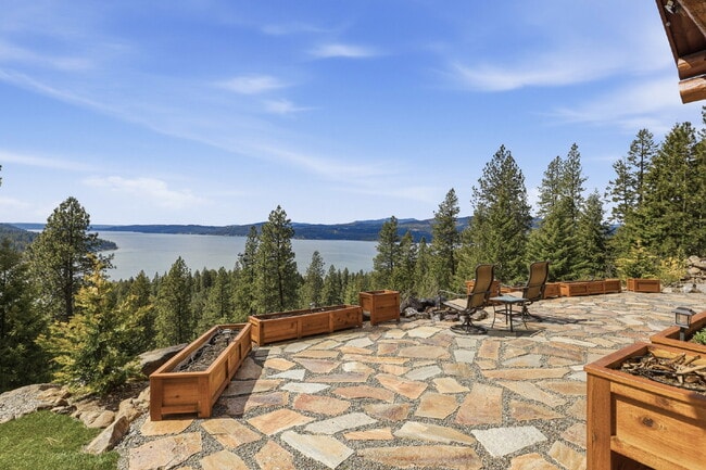 Building Photo - 2BR, 2BTH Executive Log Cabin Living Overlooking Carlin Bay on Lake Coeur d'Alene