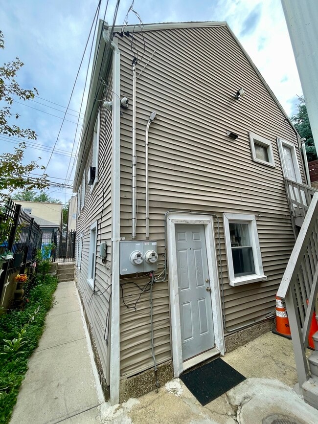 Building Photo - 2227 W 19th St
