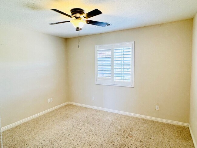 Building Photo - 3Bedroom/2Bathroom Coming soon July 2025!