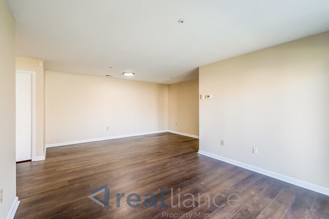 Building Photo - 8701 Grasmere Ct