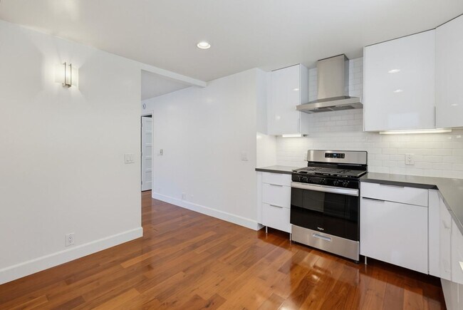 Building Photo - 1470 Rosecrans St