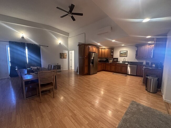 Building Photo - 469-922 Eternal Spring Way