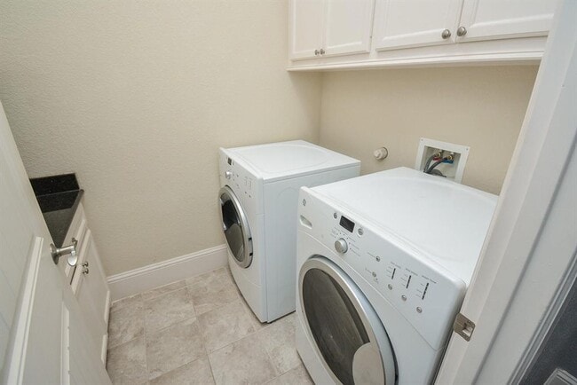 Building Photo - 1205 Aurora St