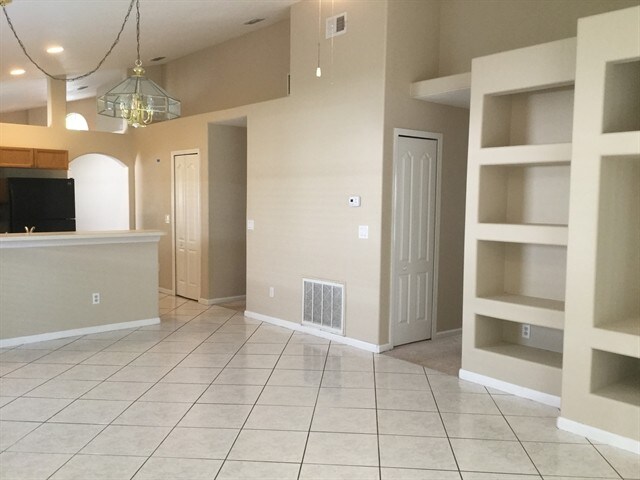 Building Photo - 2609 Meadow Oaks Loop